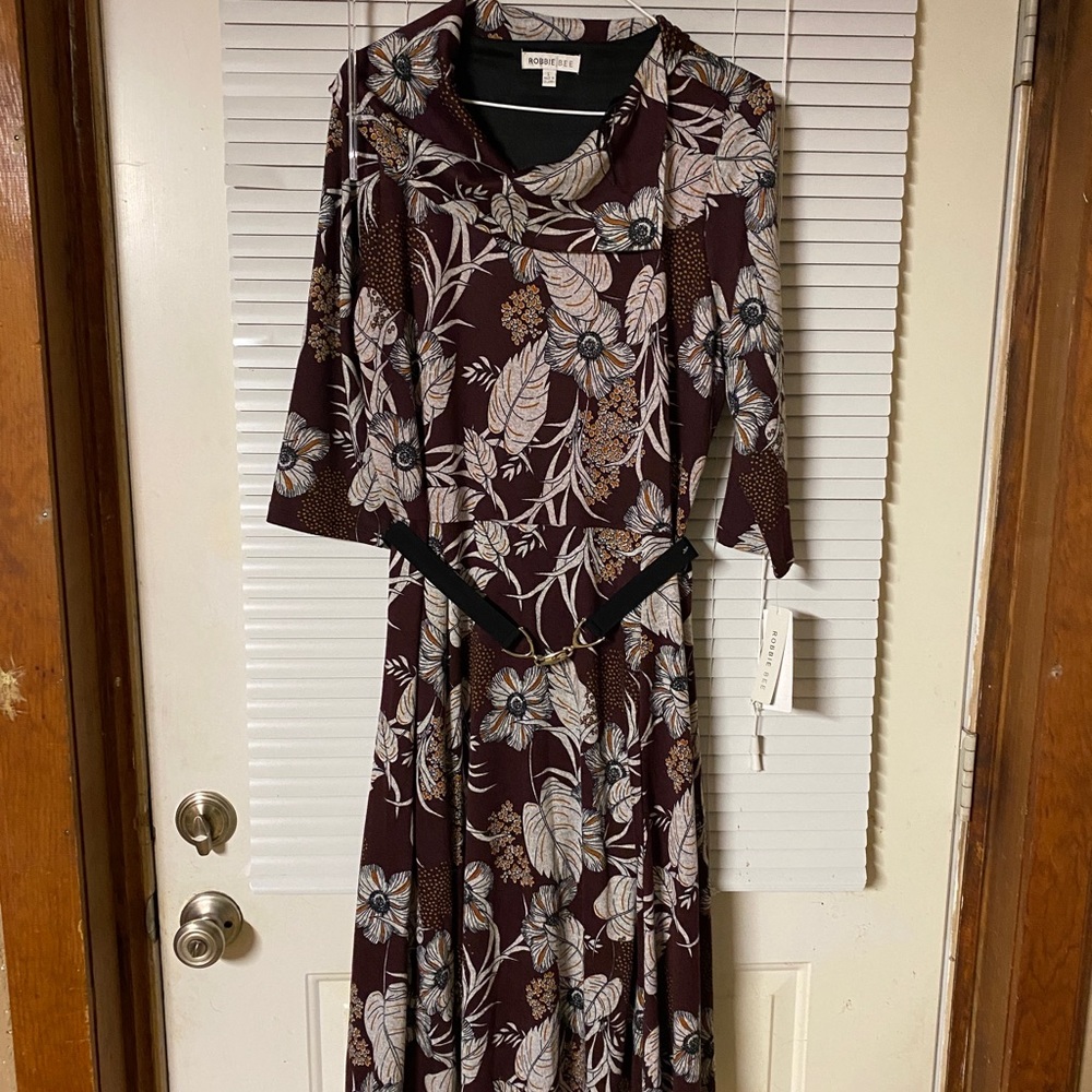 NWT Robbie Bee size Large Stunning Dress